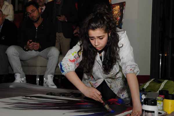 (تصاویر) دختر 15ساله ایرانی‌الاصل؛ نابغه جهان نقاشی 1