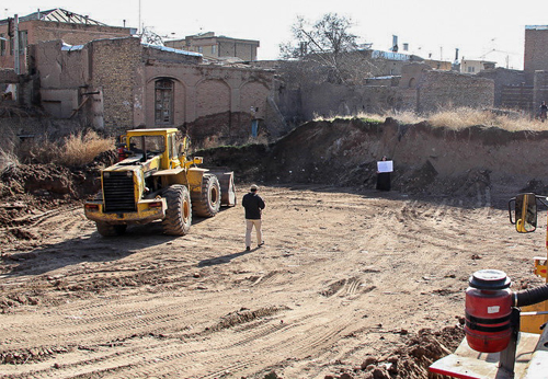 (تصاویر) ساخت پارکینگ روی لایه باستانی قزوین!