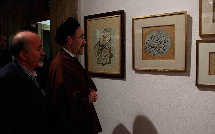 (تصاویر) سیدمحمد خاتمی در نمایشگاه خط