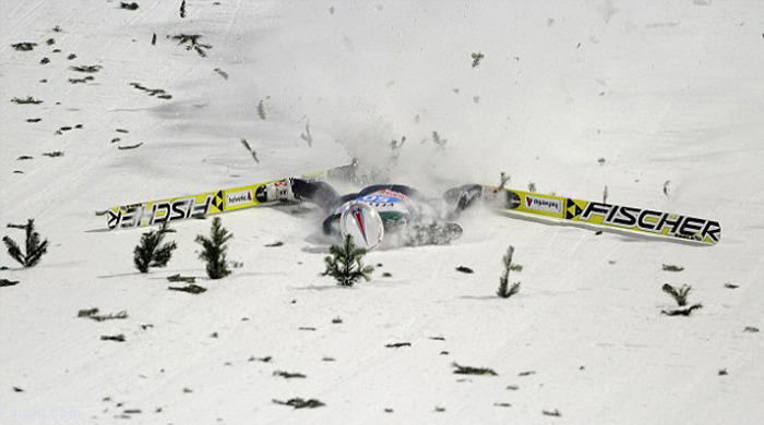 (تصاویر) حادثه تلخ برای قهرمان اسکی جهان