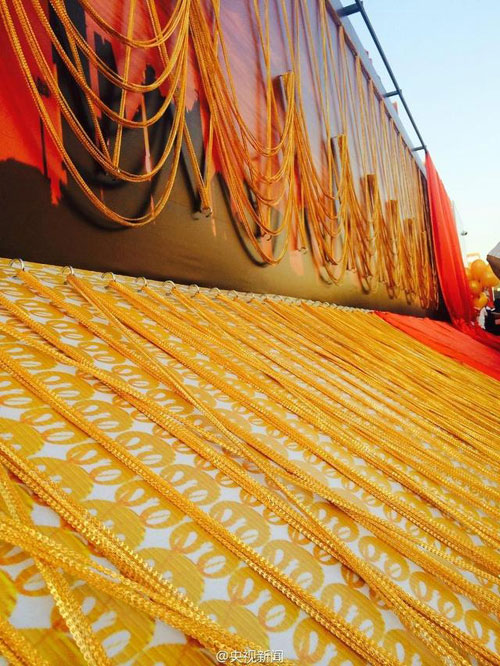 (تصاویر) زنجير طلای 5 کيلومتری در دبی
