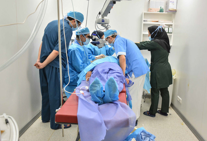 (تصاویر) جراحی‌خیریه وزیربهداشت در سیستان
