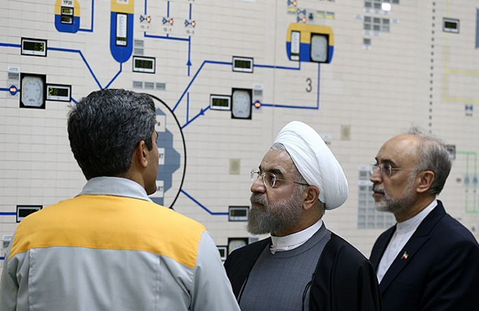 (تصاویر) روحانی در نیروگاه اتمی بوشهر