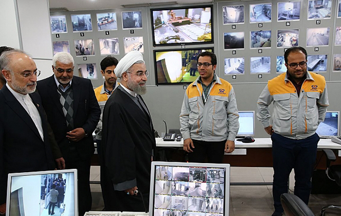 (تصاویر) روحانی در نیروگاه اتمی بوشهر