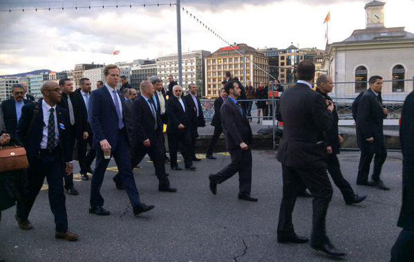 (تصاویر) پیاده روی ظریف و کری در خیابان‌های ژنو