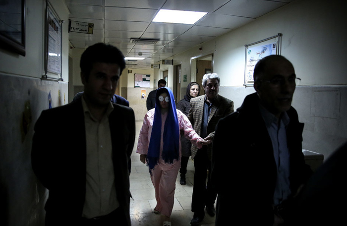 (تصاویر) عیادت از قربانی اسیدپاشی اصفهان