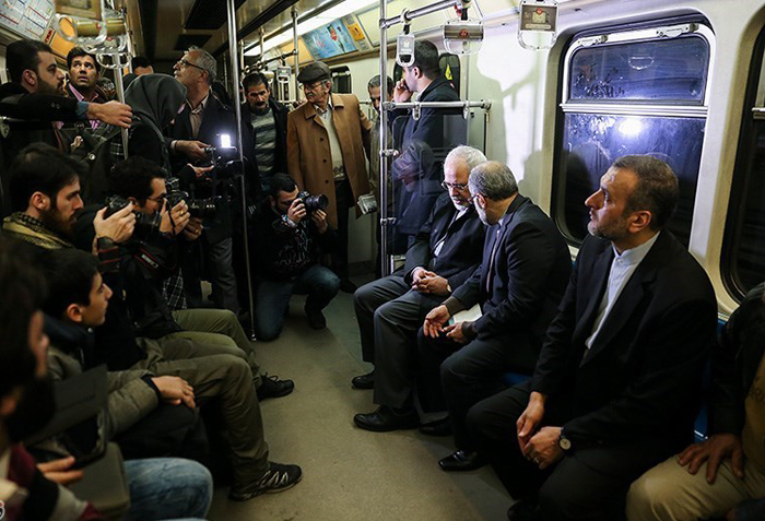 (تصاویر) ظریف با مترو سر کار رفت