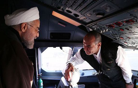(تصویر) روحانی در کابین خلبان