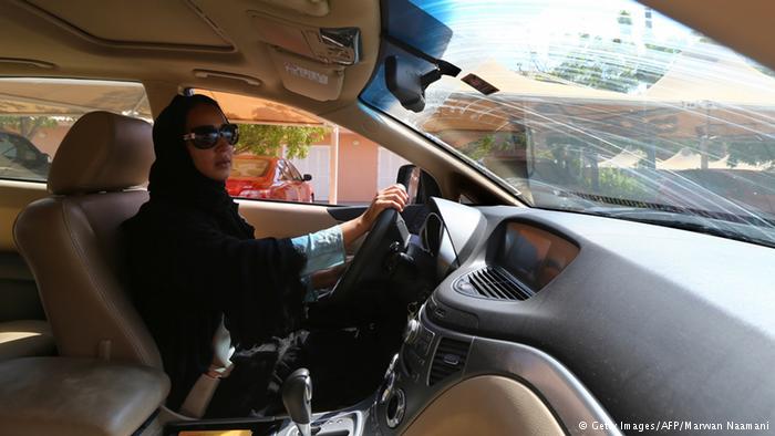 عربستان پرونده دو زن را به جرم رانندگی به 