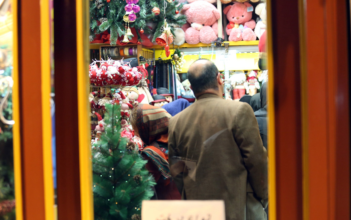 (تصاویر) خرید کریسمس در تهران