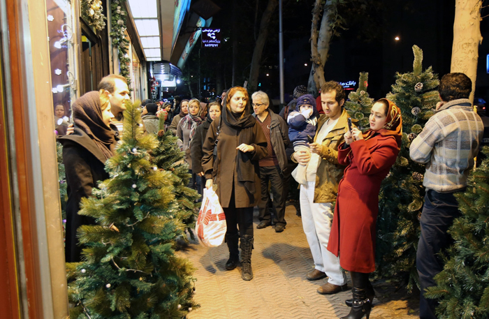 (تصاویر) خرید کریسمس در تهران