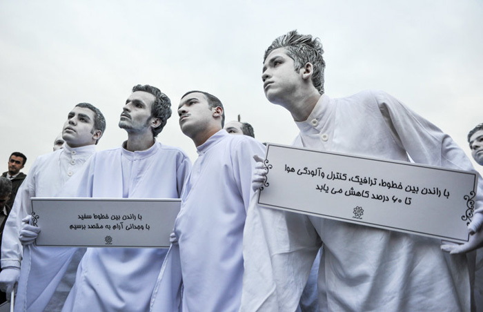 (تصاویر) مردان سفید در خیابان‌های تهران