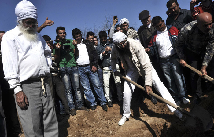 (تصاویر) تشییع رهبر صابئین ایران