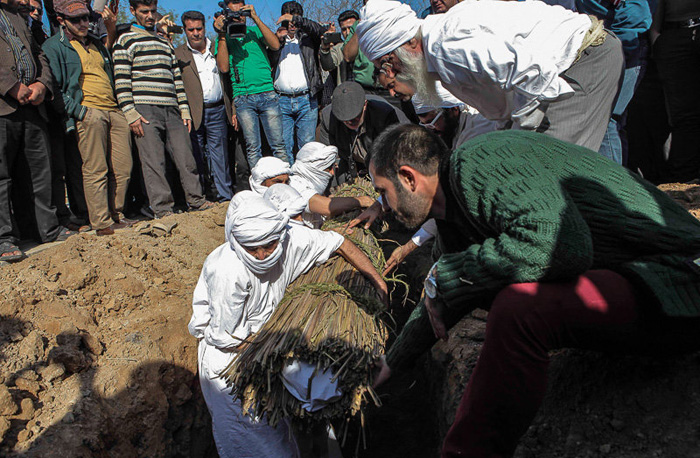 (تصاویر) خاکسپاری رهبر صابئین ایران