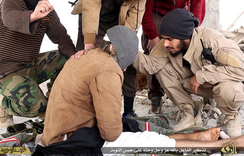 (تصاویر) اعدام یک پیرمرد به دست داعش
