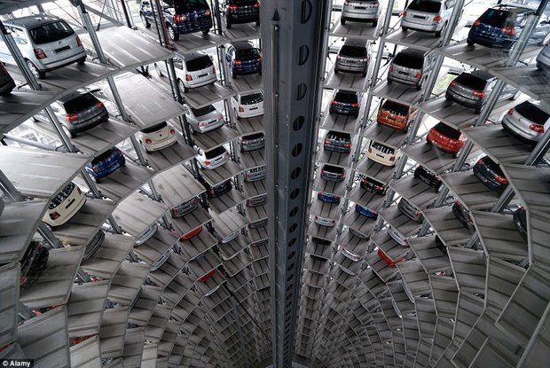 (تصاویر) عجیب‌ترین پارکینگ‌های خودرو