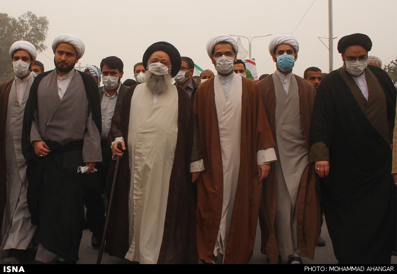 (تصویر) امام جمعه اهواز با ماسک در راهیپمایی