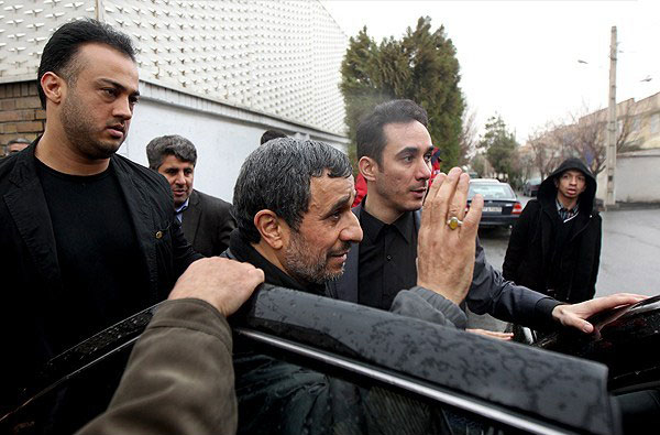 مراسم تشییع  مادر دکتر محمود احمدی نژاد