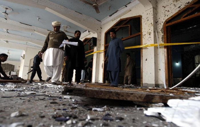 (تصاویر) انفجار در مسجد شیعیان پیشاور