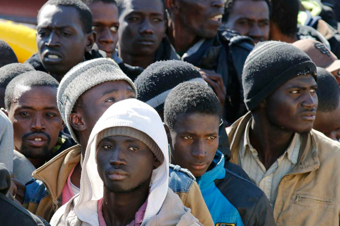 (تصاویر) نجات 2هزار مهاجر سرگردان در مدیترانه