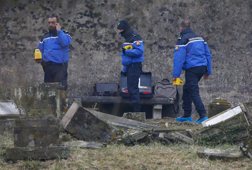 (تصاویر) تخریب 300سنگ قبر یهودیان در فرانسه