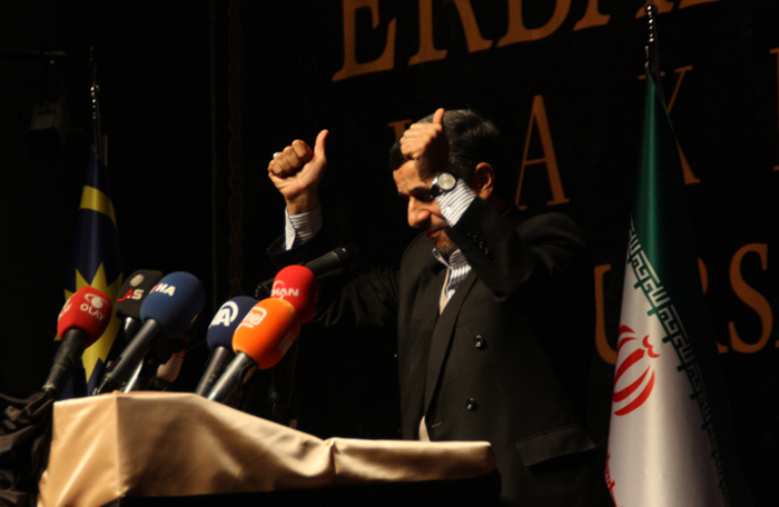 (تصاویر) روایت پایگاه احمدی‌نژاد از سخنرانی بورسا