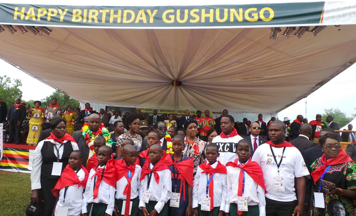 (تصاویر) جشن تولد یک‌میلیون دلاری موگابه