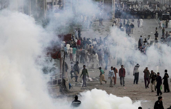 (تصاویر) بحران در پاکستان پس از حمله به کلیسا