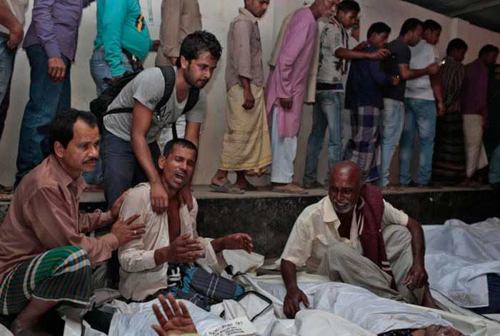(تصاویر) واژگونی مرگبار قایق مسافربری در بنگلادش