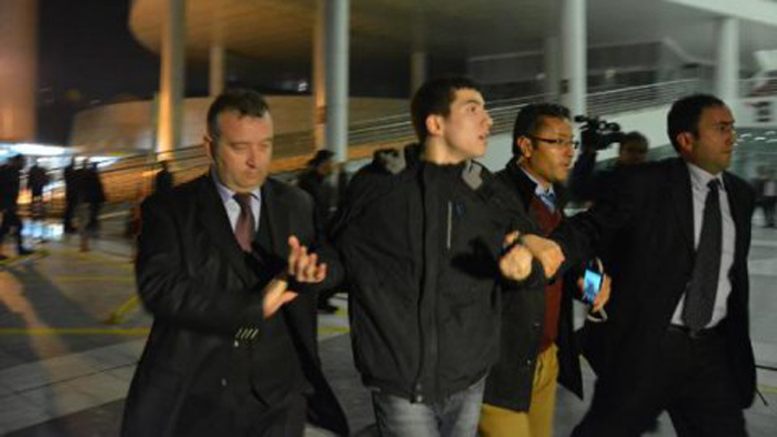 کتک کاری در مراسم سخنرانی احمدی نژاد در ترکیه+عکس 1
