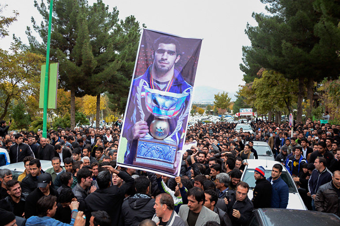 (تصاویر) تشییع قهرمان کشتی در کرمانشاه