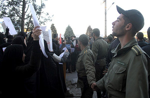 (تصاویر) تجمع در اعتراض به حضور فائزه هاشمی
