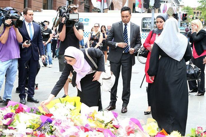 (تصاویر) مسلمانان در یادبود قربانیان گروگانگیری