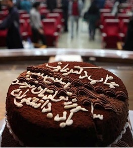 جشن تولد محمدرضا عارف توسط دانشجویان