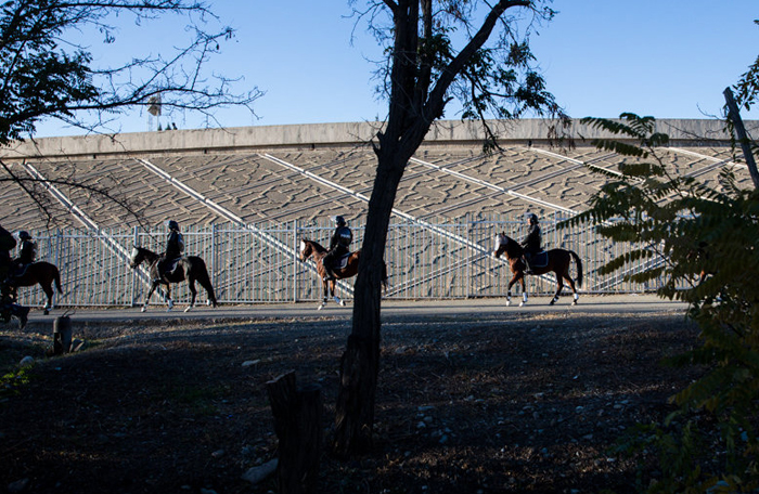 (تصاویر) پلیس اسب سوار در دربی