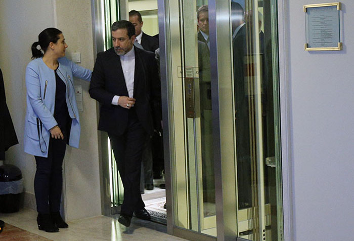 (تصاویر) دیدار ظریف با وزیرخارجه چین