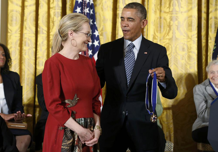 (تصاویر) اوباما مدال آزادی را به گردن 