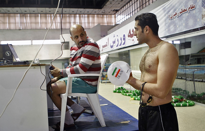 (تصاویر) رکوردار شنای ایران در جستجوی کار
