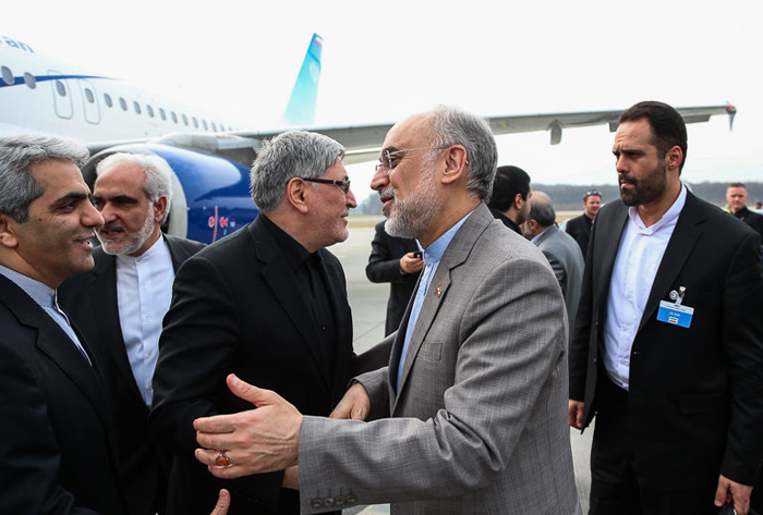 (تصاویر) بازگشت ظریف به تهران