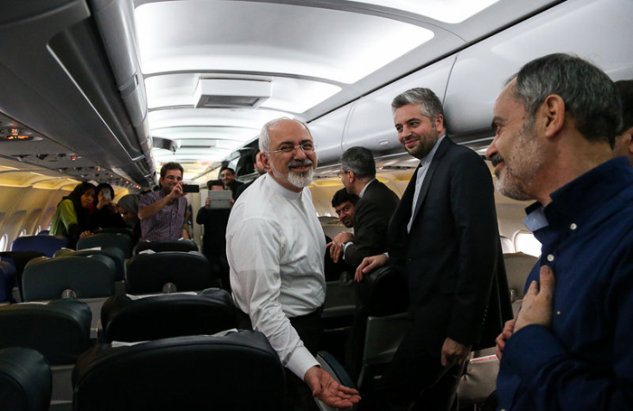 (تصاویر) بازگشت ظریف به تهران