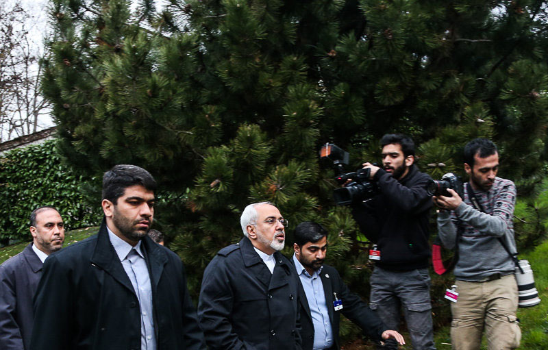 (تصاویر) پیاده روی ظریف در روز هفتم مذاکرات