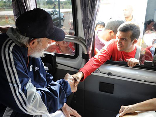 (تصاویر) دیدار عمومی فیدل‌کاسترو پس از 14 ماه