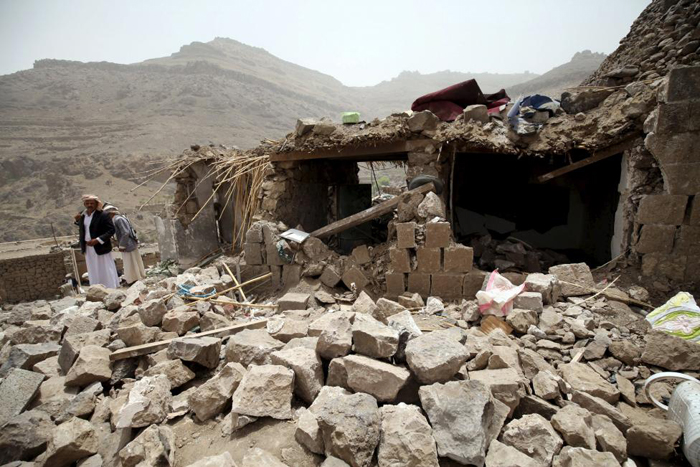 (تصاویر) حمله مرگبار جنگنده‌های سعودی به یک روستا