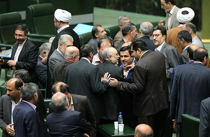 (تصاویر) ظریف و صالحی در صحن مجلس