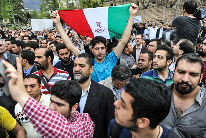 (تصاویر) تجمع اعتراضی مقابل سفارت عربستان