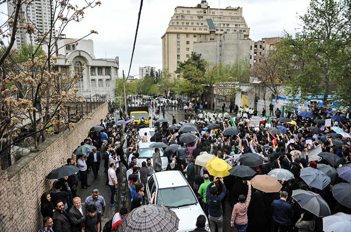 (تصاویر) تجمع اعتراضی مقابل سفارت عربستان