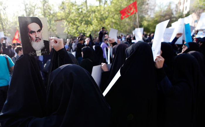 (تصاویر) تجمع دانشجویی مقابل سفارت عربستان