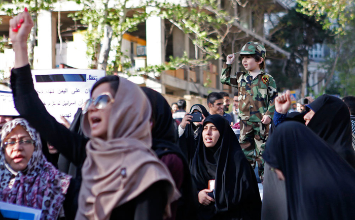 (تصاویر) تجمع دانشجویی مقابل سفارت عربستان