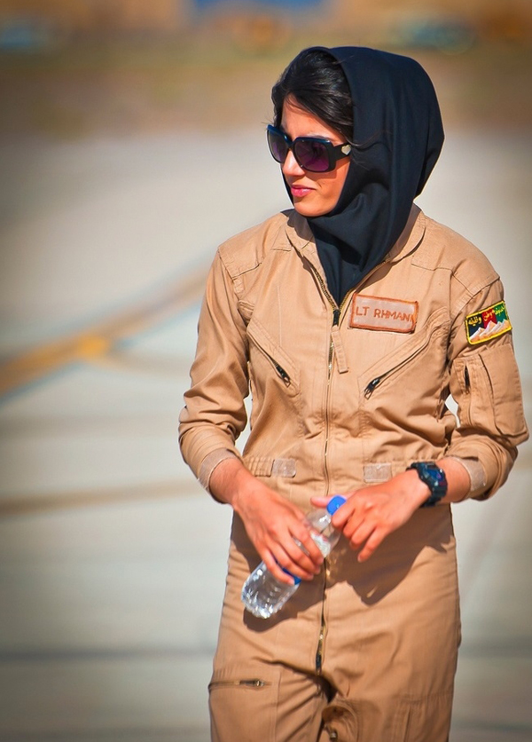 (تصاویر) اولین خلبان زن در افغانستان