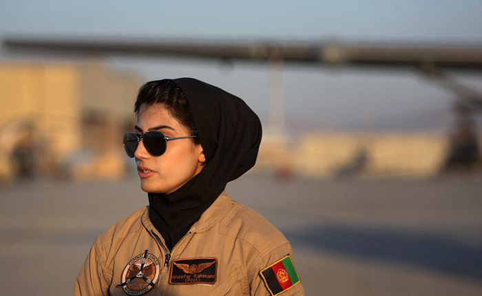 (تصاویر) اولین خلبان زن در افغانستان